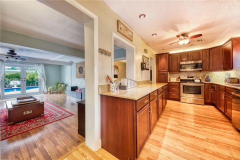 Купить виллу или дом в Пемброк-Пайнс, Флорида 4 спальни, 160.44м2, № 2006501 - фото 10