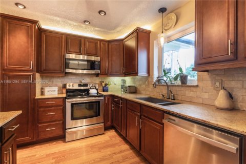 Купить виллу или дом в Пемброк-Пайнс, Флорида 4 спальни, 160.44м2, № 2006501 - фото 8