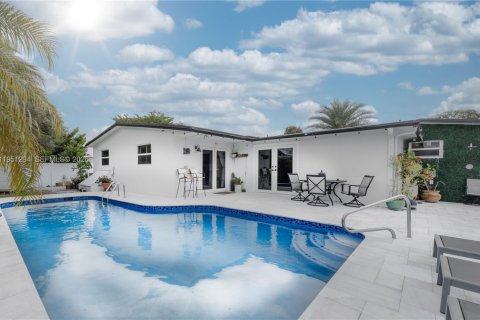 Купить виллу или дом в Пемброк-Пайнс, Флорида 4 спальни, 160.44м2, № 2006501 - фото 25