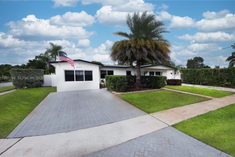 Casa en Pembroke Pines, Florida 4 dormitorios, 160.44 m2 № 2006501