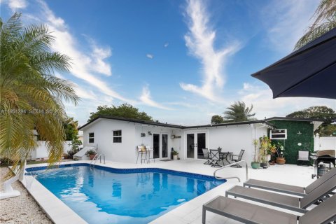 Купить виллу или дом в Пемброк-Пайнс, Флорида 4 спальни, 160.44м2, № 2006501 - фото 24