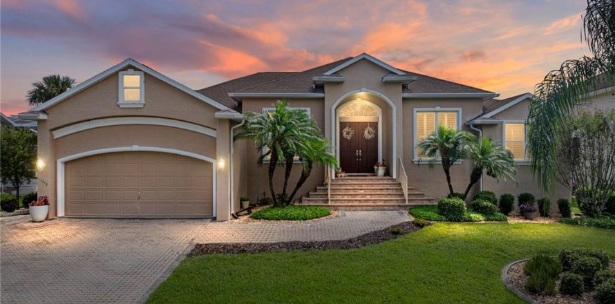 House in Homosassa, Florida 3 bedrooms, 304.81 sq.m. № 1912065