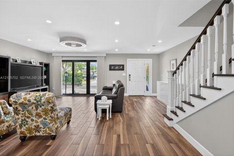 Touwnhouse à vendre à North Miami Beach, Floride: 3 chambres, 179.86 m2 № 2424643 - photo 4
