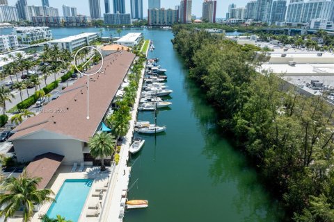 Touwnhouse à North Miami Beach, Floride 3 chambres, 179.86 m2 № 2424643