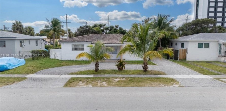 Villa ou maison à North Miami Beach, Floride 3 chambres, 113.34 m2 № 1971399