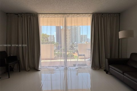 Снять в аренду кондоминиум в Халландейл-Бич, Флорида 2 спальни, 158.86м2, № 2058780 - фото 9