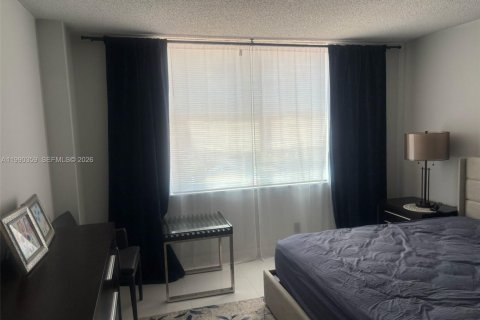 Снять в аренду кондоминиум в Халландейл-Бич, Флорида 2 спальни, 158.86м2, № 2058780 - фото 8