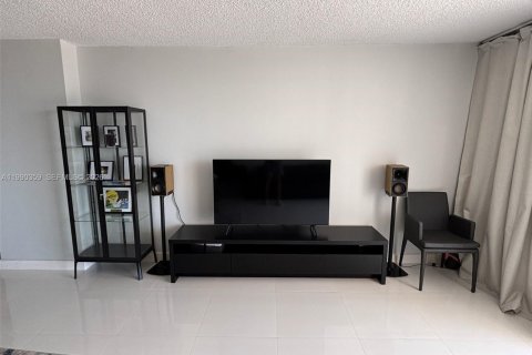 Снять в аренду кондоминиум в Халландейл-Бич, Флорида 2 спальни, 158.86м2, № 2058780 - фото 11