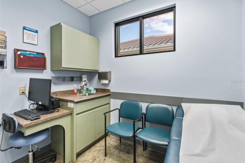 Propiedad comercial en alquiler en Lady Lake, Florida, 304.16 m2 № 1767472 - foto 18