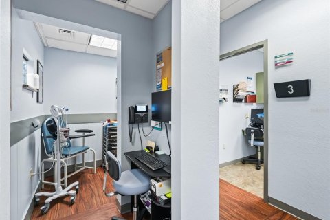 Propiedad comercial en alquiler en Lady Lake, Florida, 304.16 m2 № 1767472 - foto 30