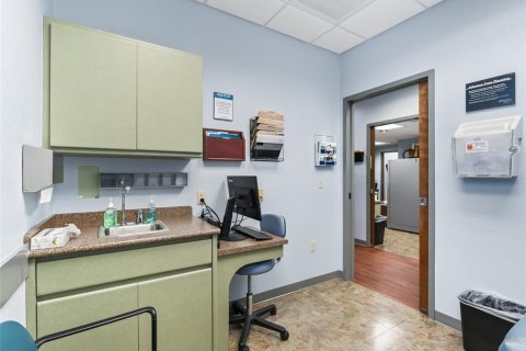 Propiedad comercial en alquiler en Lady Lake, Florida, 304.16 m2 № 1767472 - foto 15