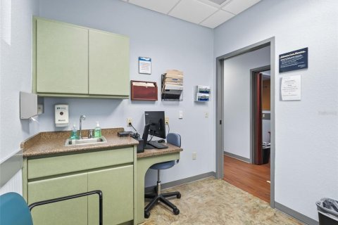 Propiedad comercial en alquiler en Lady Lake, Florida, 304.16 m2 № 1767472 - foto 20