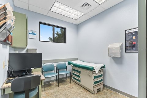 Propiedad comercial en alquiler en Lady Lake, Florida, 304.16 m2 № 1767472 - foto 13