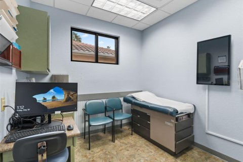 Propiedad comercial en alquiler en Lady Lake, Florida, 304.16 m2 № 1767472 - foto 17