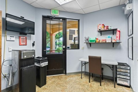Propiedad comercial en alquiler en Lady Lake, Florida, 304.16 m2 № 1767472 - foto 11