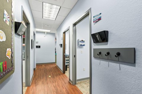 Propiedad comercial en alquiler en Lady Lake, Florida, 304.16 m2 № 1767472 - foto 28