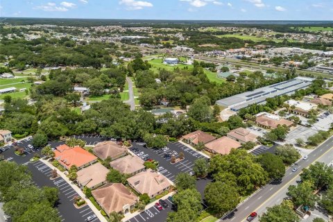 Propiedad comercial en alquiler en Lady Lake, Florida, 304.16 m2 № 1767472 - foto 6