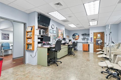 Propiedad comercial en alquiler en Lady Lake, Florida, 304.16 m2 № 1767472 - foto 25