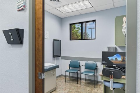 Propiedad comercial en alquiler en Lady Lake, Florida, 304.16 m2 № 1767472 - foto 14