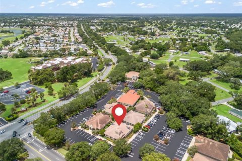 Propiedad comercial en alquiler en Lady Lake, Florida, 304.16 m2 № 1767472 - foto 4