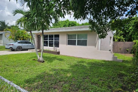 House in Hollywood, Florida 2 bedrooms, 76.64 sq.m. № 2380115 - photo 3