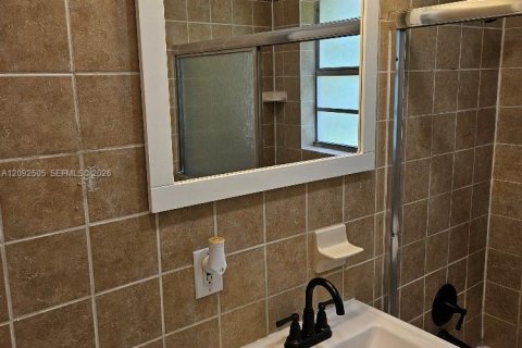 House in Hollywood, Florida 2 bedrooms, 76.64 sq.m. № 2380115 - photo 14