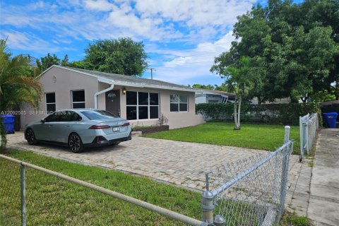 House in Hollywood, Florida 2 bedrooms, 76.64 sq.m. № 2380115 - photo 4