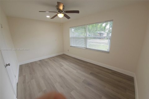House in Hollywood, Florida 2 bedrooms, 76.64 sq.m. № 2380115 - photo 12