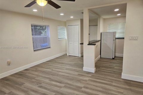 House in Hollywood, Florida 2 bedrooms, 76.64 sq.m. № 2380115 - photo 19