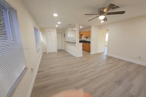 House in Hollywood, Florida 2 bedrooms, 76.64 sq.m. № 2380115 - photo 8