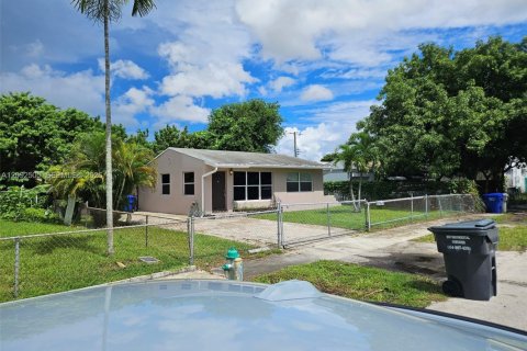 House in Hollywood, Florida 2 bedrooms, 76.64 sq.m. № 2380115 - photo 23