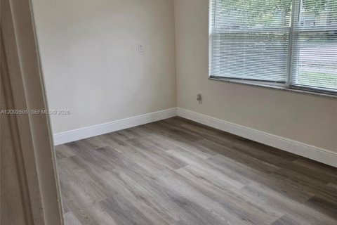 House in Hollywood, Florida 2 bedrooms, 76.64 sq.m. № 2380115 - photo 17