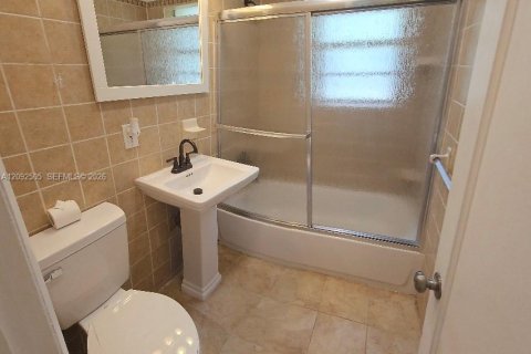 House in Hollywood, Florida 2 bedrooms, 76.64 sq.m. № 2380115 - photo 15