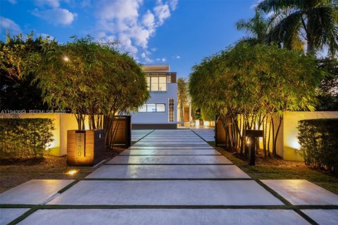 Villa ou maison à vendre à Miami, Floride: 7 chambres, 920.57 m2 № 2001291 - photo 28