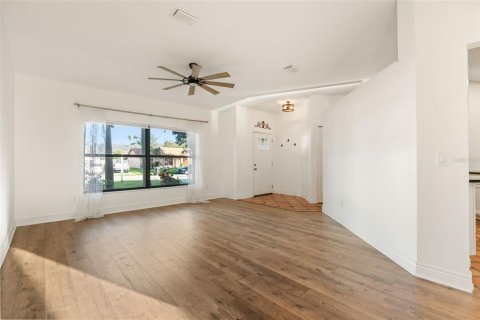 Villa ou maison à vendre à Orlando, Floride: 4 chambres, 196.58 m2 № 2430971 - photo 3