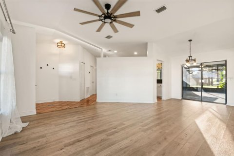Villa ou maison à vendre à Orlando, Floride: 4 chambres, 196.58 m2 № 2430971 - photo 4