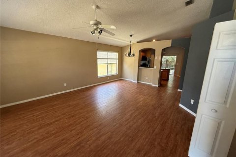 House in Orlando, Florida 3 bedrooms, 148.64 sq.m. № 2227740 - photo 2