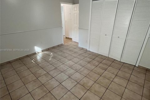 Villa ou maison à louer à Miami, Floride: 3 chambres, 157.93 m2 № 2035973 - photo 15
