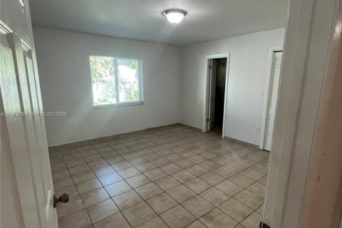 Villa ou maison à louer à Miami, Floride: 3 chambres, 157.93 m2 № 2035973 - photo 12