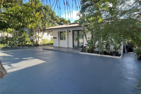 Villa ou maison à louer à Miami, Floride: 3 chambres, 157.93 m2 № 2035973 - photo 2