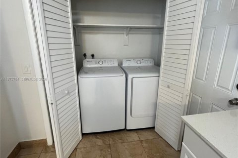 Villa ou maison à louer à Miami, Floride: 3 chambres, 157.93 m2 № 2035973 - photo 11