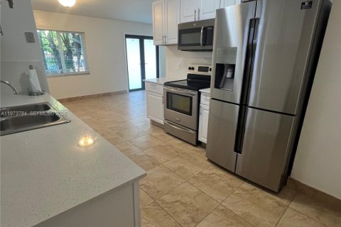 Villa ou maison à louer à Miami, Floride: 3 chambres, 157.93 m2 № 2035973 - photo 9