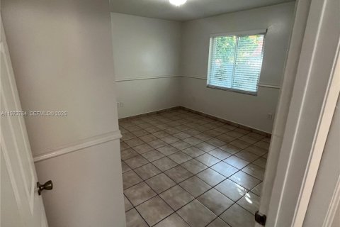 Villa ou maison à louer à Miami, Floride: 3 chambres, 157.93 m2 № 2035973 - photo 14