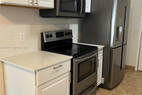 Villa ou maison à louer à Miami, Floride: 3 chambres, 157.93 m2 № 2035973 - photo 7