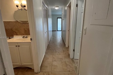 Villa ou maison à louer à Miami, Floride: 3 chambres, 157.93 m2 № 2035973 - photo 13