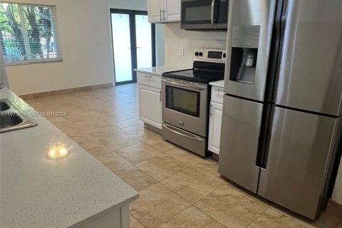 Villa ou maison à louer à Miami, Floride: 3 chambres, 157.93 m2 № 2035973 - photo 8