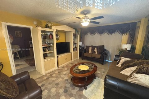 Condominio en alquiler en Lauderhill, Florida, 2 dormitorios, 90.3 m2 № 1959052 - foto 9