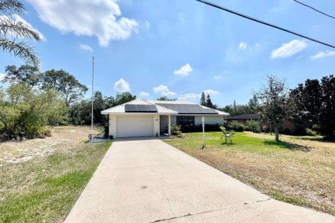 House in Lake Placid, Florida 2 bedrooms, 113.71 sq.m. № 1209147 - photo 1