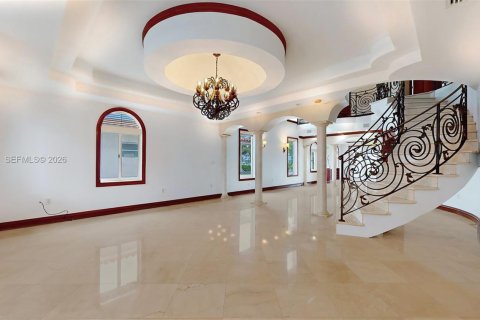 House in Miami Beach, Florida 5 bedrooms, 357.77 sq.m. № 2068073 - photo 19