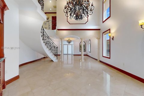 House in Miami Beach, Florida 5 bedrooms, 357.77 sq.m. № 2068073 - photo 17